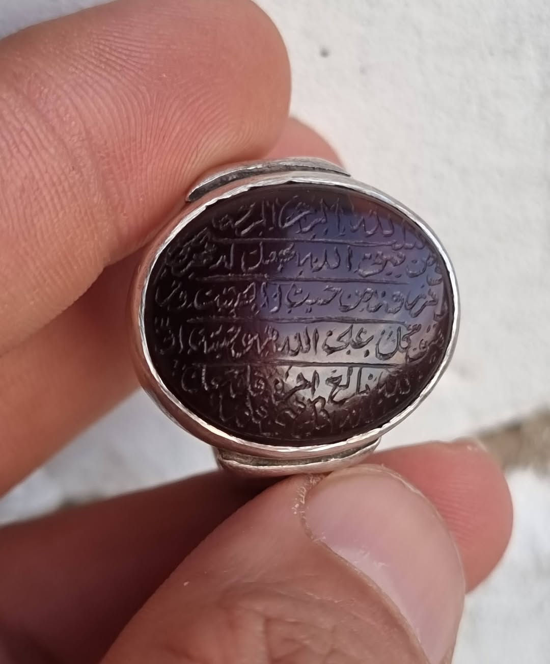 عقيق يماني كرز الكرز قشر اسود مخطوط خط يدوي 
                 🔥ايه الرزق المباركه كامله 🔥
🔥ومن يتقي الله يجعل له مخرجا ويرزقه من حيث لا يحتسب ومن يتوكل على الله فهو حسبه ان الله بالغ امره قد جعل الله لكل شي قدرا 🔥
بصياغه يدويه ثقيله للبيع مكاني بغداد يوجد توصيل إلى جميع المحافظات للبيع فقط فقط أحبتي الغوالي ما اراوس بس ابيع 
***********
