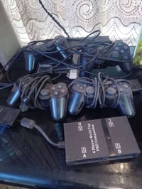 بلي٢ مع ٤ يدات اصليه ٠٧٧٠٧٩٢٦٢٤٢