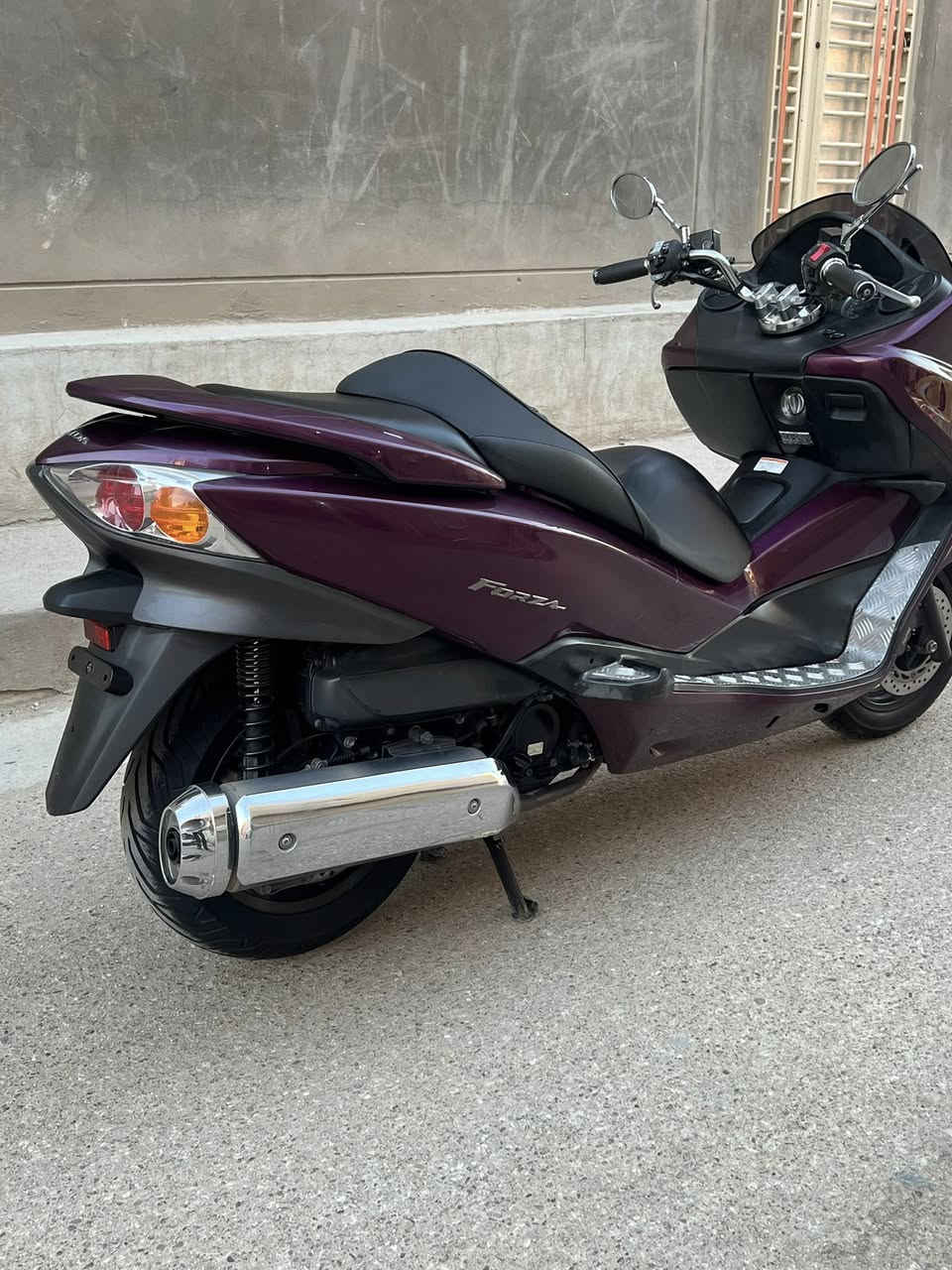 #تـــحفــه_فــنـيـه #رمبه_وكاله #زيرو
ياالله فورزه MF صفر 10 ماركه (D) جديده لوك  وكاله شركه زيرو ماشيه21 الف نظافة 💯بل 💯  لون مميز كرزي 🍒المواصفات 
7 كير 4 تحويلات 
نظام سبورت +اوتمواتيك 
بصمات عدد 2
سويج طوارئ عدد 2
سايد بريك +كلوب جنطه 
ستاند حساس 
المسافه المقطوعه 21 الف زيرو
الدراجه بحاله الوكاله بعدهه الجناي يتصل ويدلل مكاني بغداد   رقم 📱 ***********
