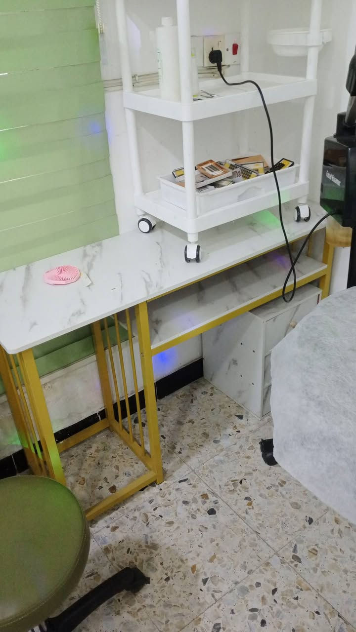 غراض صالون واصباغ كامله للبيع بغداد مدينه الصدر
عربانتين ثنين كراسي مغسله شعر ثنين امراه طوال
ثنين ميز اكرلك مع الغراض كامله
***********
