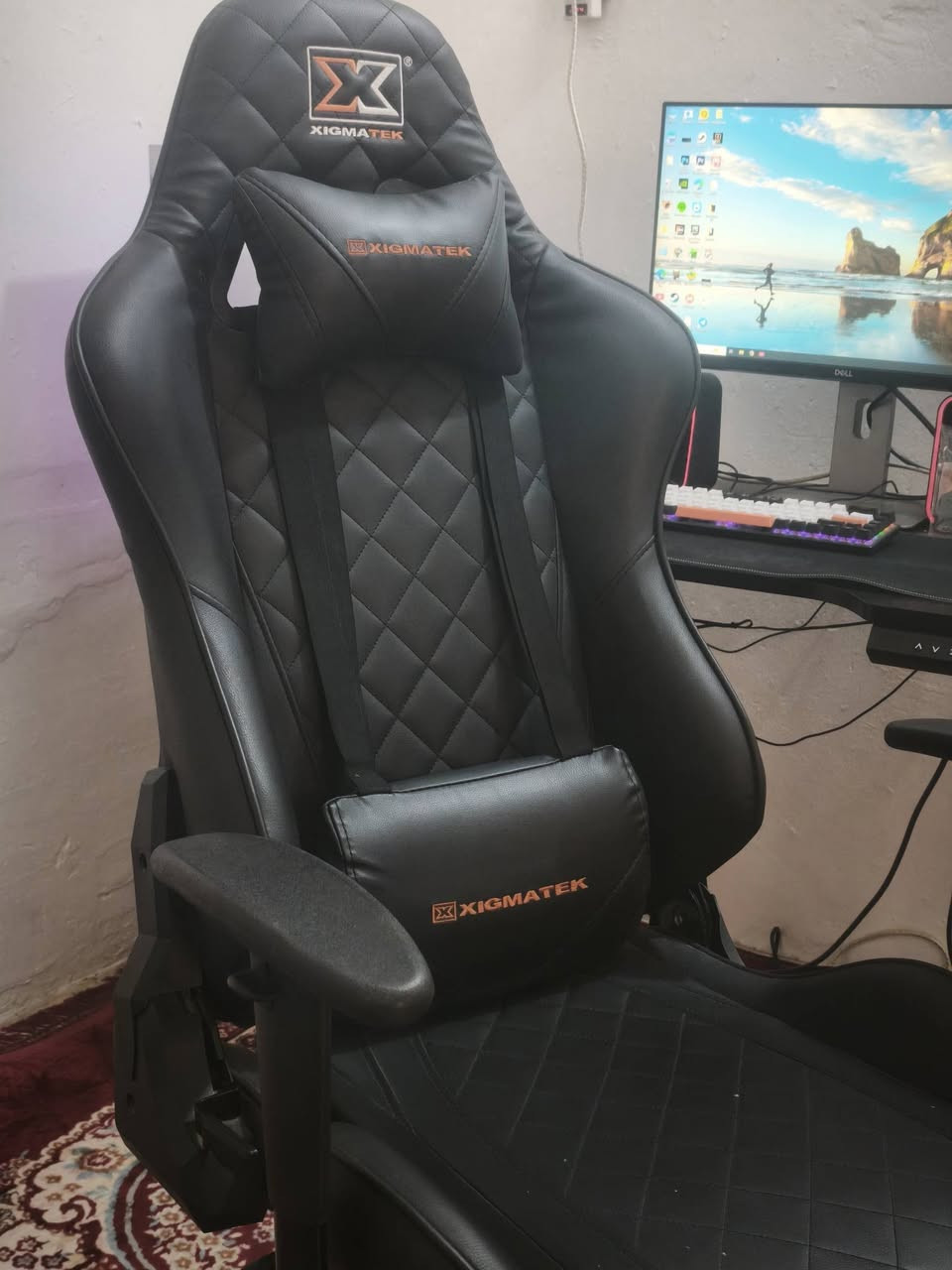 شباب للبيع حاسبة (تجميعة) وية كل ملحقاتها، الغراض نظيفة جداً (اخت الجديد) واستخدام حشمة. ، هذا السيت-أب كامل مكمل وجاهز بس تشكل وتلعب.
​💻 مواصفات الكيس (Case):
​المعالج: Ryzen 5 3600X (6 Cores) - وحش بالألعاب وبالرندر.
​كرت الشاشة: RTX 3060 8GB - يشغل أقوى الألعاب 
​الرام: 16GB DDR4 3200MHz.
​التخزين: SSD 256GB (للنظام سريع جداً) + HDD 1TB (خزن للألعاب والملفات).
​🖥️ الشاشة والملحقات:
​الشاشة: Dell 24 inch Full HD - ألوان تجنن وحواف ناعمة.
​الماوس: Razer Gaming RGB الأصلي.
​الكيبورد: ميكانيكال قيمنق احترافي.
​🪑 الأثاث 
​الميز: ميز هيدروليك كهربائي (يصعد وينزل بدقمة) - مريح جداً للگعدة الطويلة.
​الكرسي: كرسي XTREME Gaming أصلي - جلد وتطريز درجة أولى ونظافة 100%.
​✅ ملاحظات:
​الحاسبة مرتبة ترتيب مال "شخص مهتم" من ناحية الإضاءة وترتيب الوايرات.
​الجهاز جاهز للفحص والتجربة بأي لعبة تعجبك قبل الشراء.
​البيع للسيت-أب كامل (القطع متوفرة كحزمة واحدة).
​💰 السعر الكلي: 1,500,000 دينار (وقابل للتفاوض البسيط للجادين).
​📍 المكان: بغداد - المشتل
📞 للاستفسار وتساب أو اتصال: ***********
