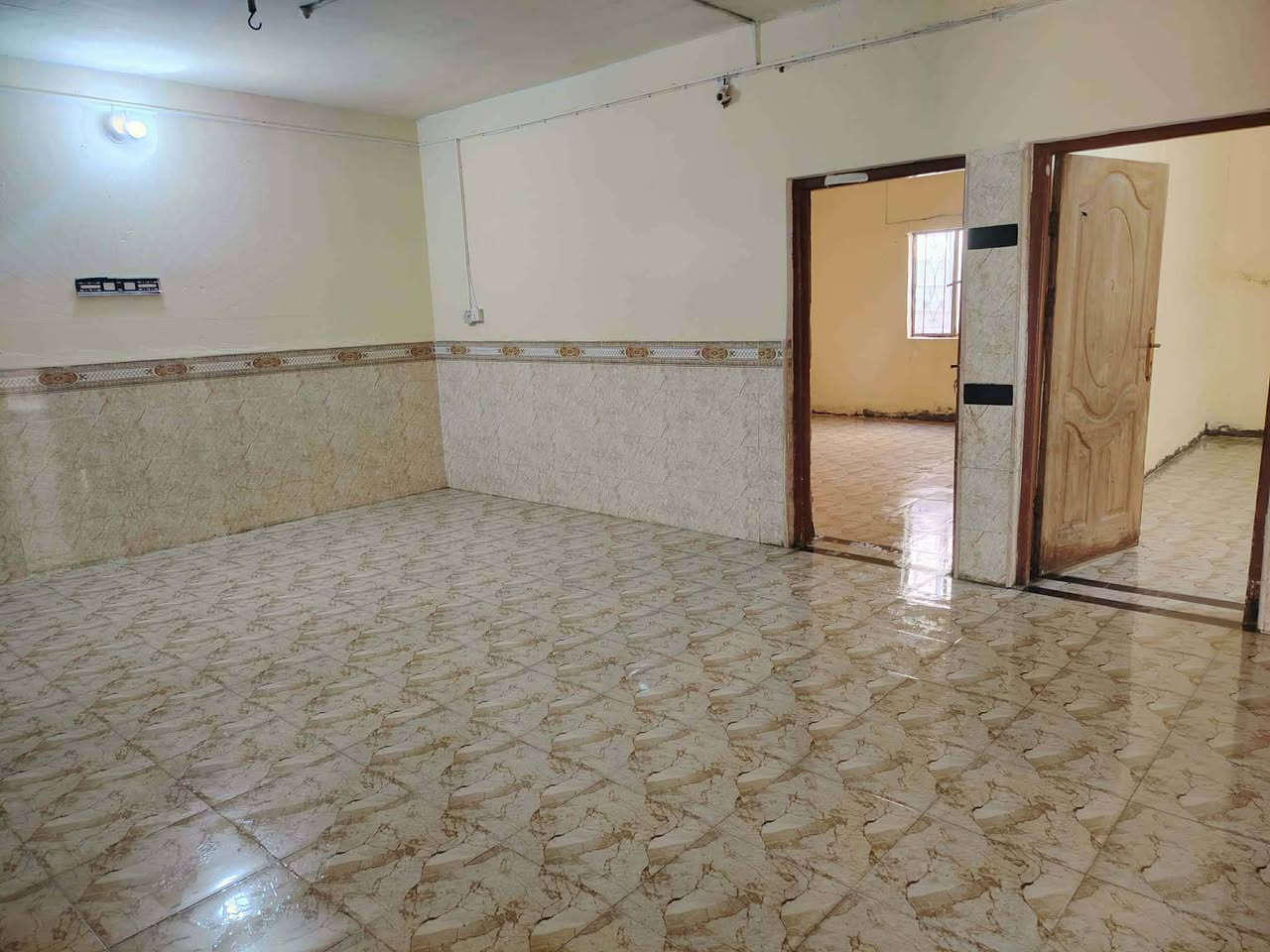 السلام عليكم مكتب عقارات الشمس  مقابيل المستشفى التركي !!!
                         بإدارة ((أحمد الگريطي))
                    
    ☎️*********** 
                        ☎️***********

🏠 دار للإيجار مساحه ٢٠٠م يحتوي على غرفتين وكليدور وصاله ومطبخ ومجمع صحيات داخليه وخارجيه وكراج سياره 

⁦^⁠_⁠_⁠_⁠_⁠_⁠_⁠_⁠_⁠_⁠^⁩⁦(⁠◍⁠•⁠ᴗ⁠•⁠◍⁠)⁩⁦(⁠◍⁠•⁠ᴗ⁠•⁠◍⁠)⁩⁦^⁠_⁠_⁠_⁠_⁠_⁠_⁠_⁠_⁠_⁠^⁩

🌎 الموقع حي المحاربين قرب المتنزه 

⁦^⁠_⁠_⁠_⁠_⁠_⁠_⁠_⁠_⁠_⁠^⁩⁦(⁠◍⁠•⁠ᴗ⁠•⁠◍⁠)⁩⁦(⁠◍⁠•⁠ᴗ⁠•⁠◍⁠)⁩⁦^⁠_⁠_⁠_⁠_⁠_⁠_⁠_⁠_⁠_⁠^⁩

💸💰 قيمة الإيجار 450

‪
