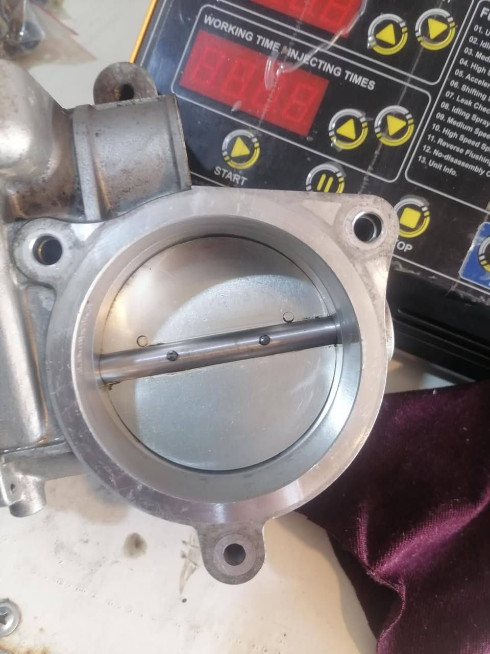 مركز كورال 
تتوفر انسب العروض
1 تنظيف غرفه الاحتراق 
2 تنظيف البخاخات وتبديل والواشرات
3 تنظيف الجويتر 
4 تنظيف صمام vvti 
5 تنظيف حساس الماب
6 تنظيف حساس الكام شفت 
7 تنظيف ولف التبخير 
8 تنظيف حساس الاير فلو 
9 فحص المجاول 
10 فحص البلكات 
(4) سلندر 45 الف 
(6) سلندر 55 الف
(8) سلندر 65 الف
//////////////////////////
ويتوفر ايضآ فيول بم جميع  انواع السيارات 
والفلاتر ويتوفر لدينا قطع غيار اصليه بلكات 
وعدنه عروض بخاخات السيارات الكوريه 
والنيسان هندي والياباني والامريكي وتغير زيت الكير والمحرك 
العنوان ميسان العماره العرضات قرب مجمع الفظل رقم *********** وتساب حيدر ابو شمس
