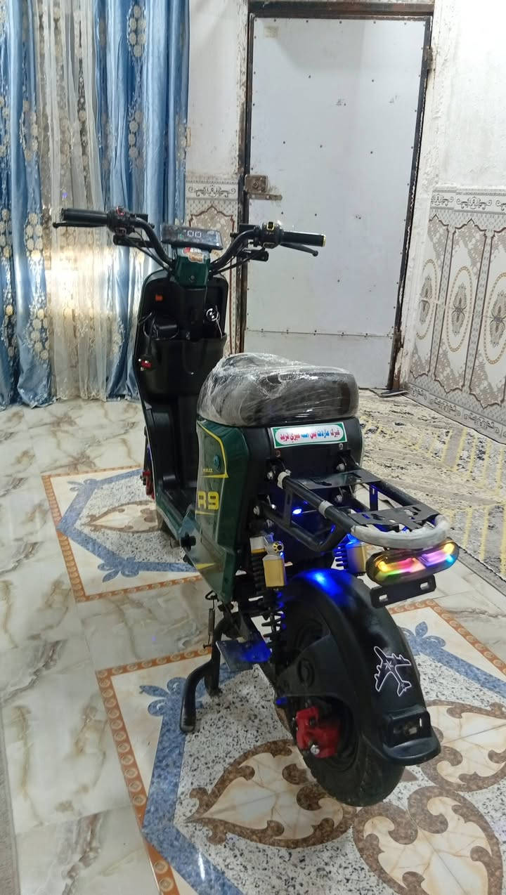 سلام عليكم دراجة البيع R9دراجه جاهزه وجديده الدراجه موديل 2025بطاريات جدد 32كلشي شغال جاهزه ما عوزهه شي ***********العنوان البصره القبله الابعتالاف يم طب العدلي السعر 325

