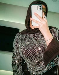 للإيجار • ملابس