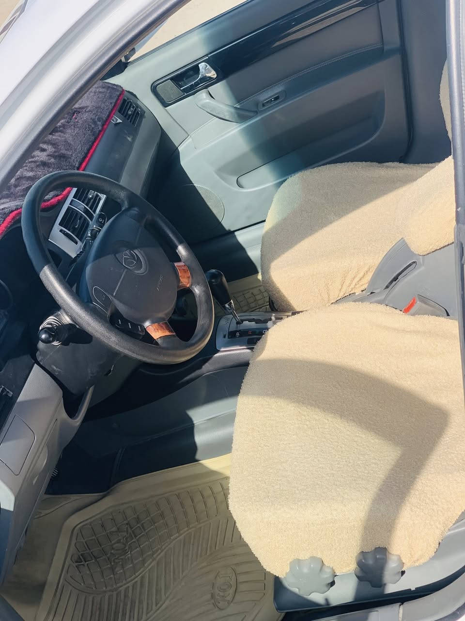 يالله سلام عليكم وبتره مديل ٢٠١١ بسمي سنويه جديه سياره جملاقات أمام صبق وداير مال مداكر خلفي صبق بس ول باقي كفاله من ضربه وتبديل مكينه وكير جديد. حداديه حلوه سعر ٧٥ هاتف ***********
