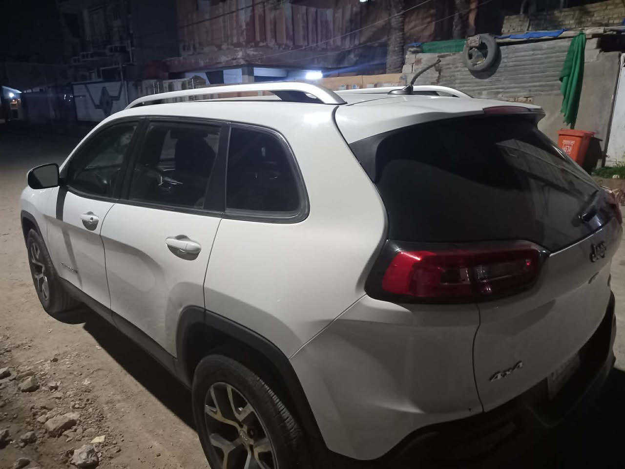 للبيع جيب بزون 2016رقم واسط تحويل مباشر سيارة حادثها جاملغ وبنيد بدون دواخل سيارة استخدم شخصي مكينة 4سلندر 2400سيارة مكينة كير تخم تاير حدادية جاهزة تبريد ثلج مال جناي معروفة موصفات الجيب فور ويل الخ …السعر 120وبيها مجال للاستفسار ***********
