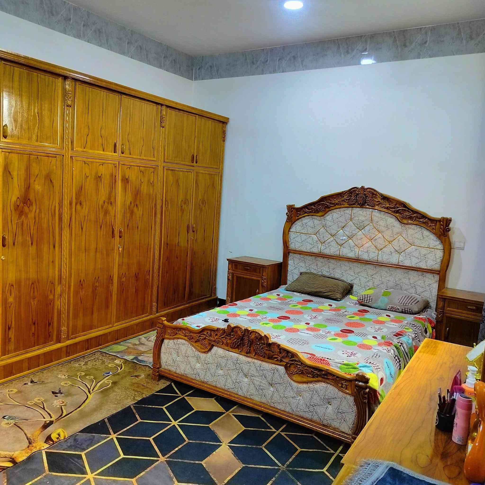 من رخصت المدير للبيع مشتمل شغل رقم واحد من كلشي موقع مميز مساحه 120 مجاري بي مال شارع حي ذويب الثاني شارع الحجر للاستفسار اكثر اتصل ***********
