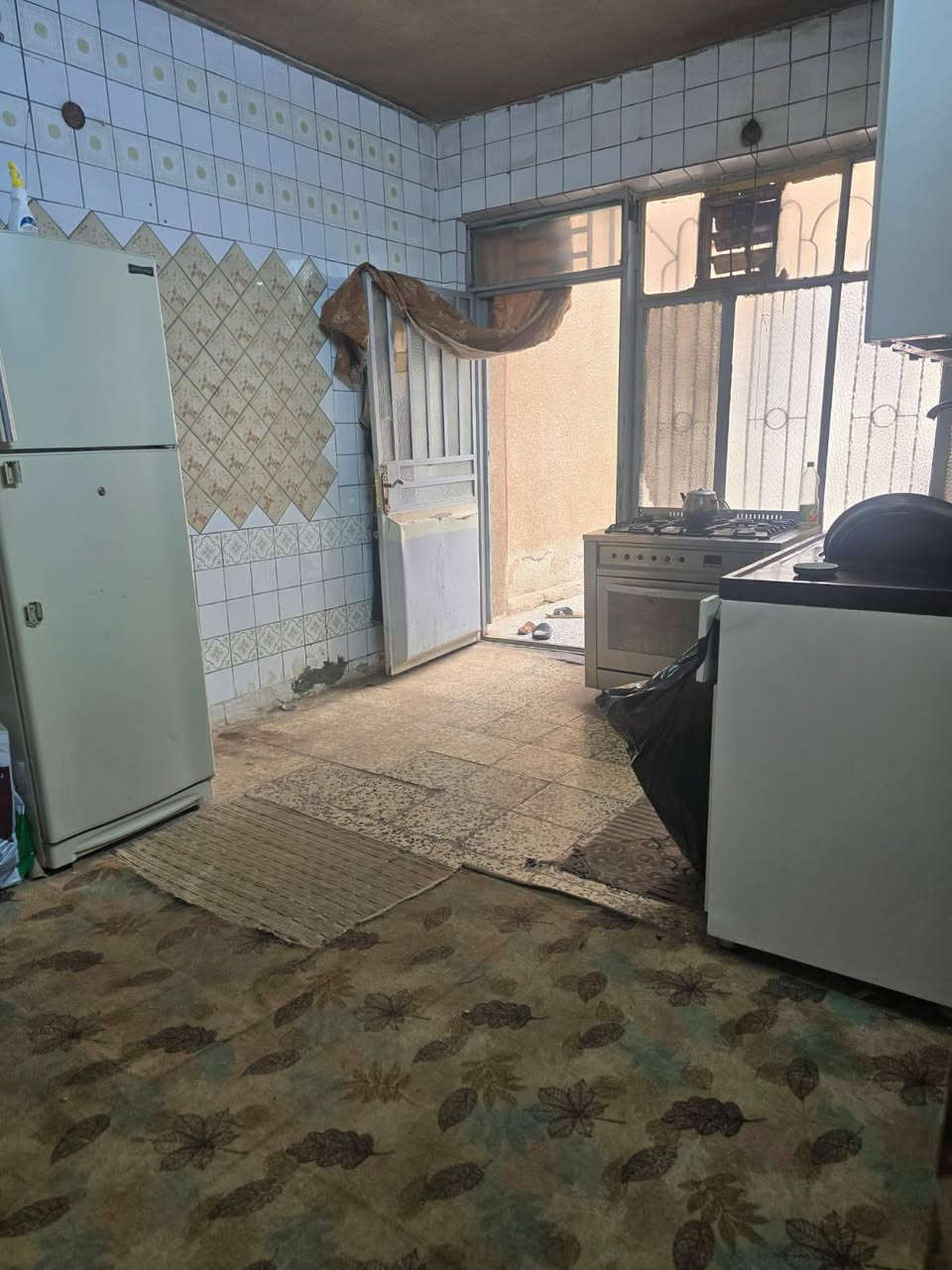 دار للايجار حي الأمير 300متر 3غرف نوم قريب من شارع الزهور للاستفسار خاص أو الاتصال على الرقم ***********
