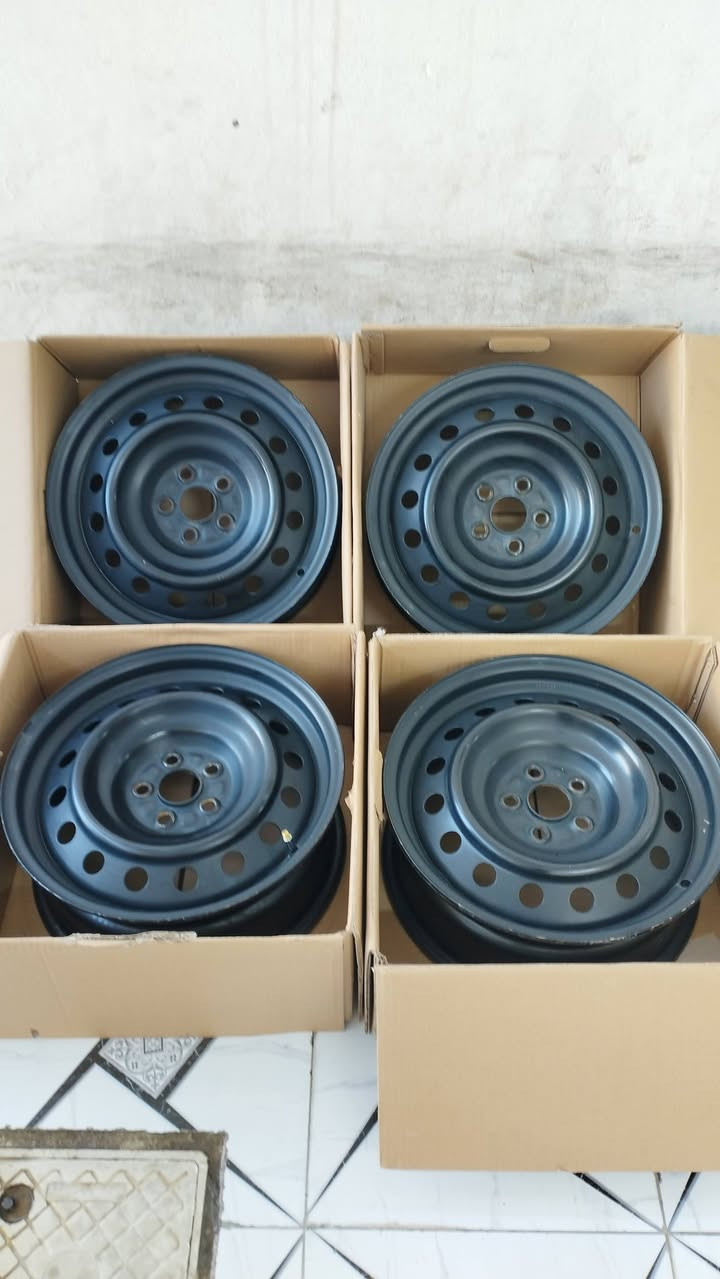 اسلام عليكم اخوان سعر160 الف رخيص بلش واصل وجب جديد طخم عدد 4 ويل ماعد 4 كابات حجم 16 مال كورلا شريكة أصلي بلادي لا تصليح لا كسر لا لحيم لا صباغ  سعر 160 الف عنوان كركوك قادسي أو لا يم نادي سولاف رقم آسيا بي واتساب  ***********  ***********
