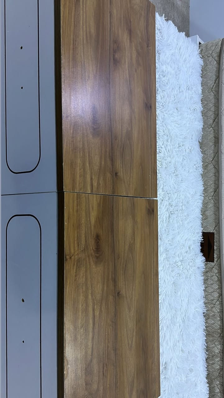 ئەم دوو کۆمەدیە بۆ فرۆشتنە لە کەلار گەیاندنمان نییە زۆر پاک و بێ عەیبن و کێشەیان نییە  بەشی سەرەوەی داری ساجی ئەسڵە  نرخی ٥٥ هەزارو یەک تۆز مەعامەلە  هەردووکیان پێکەوە.


**إذا كنت صاحب هذا الإعلان وتريد حذفه لأي سبب، رجاءا أرسل رسالة إلى الدعم الفني**