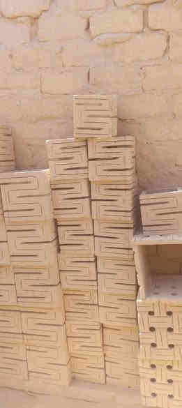 انا علي من مصر واقيم في بغداد اعمل  في دكورات الحجر الفرعوني في مصر   الدكورات والظغرفه والرسومات دي من اعمالي وده فن نحت علي الاحجار الطبعيه مثل الحجر السوري وغيرها انواع الخمات وتشكيل الرخام والاحجار  الطبعيه ونحت علي الجس والاسمنت
***********
