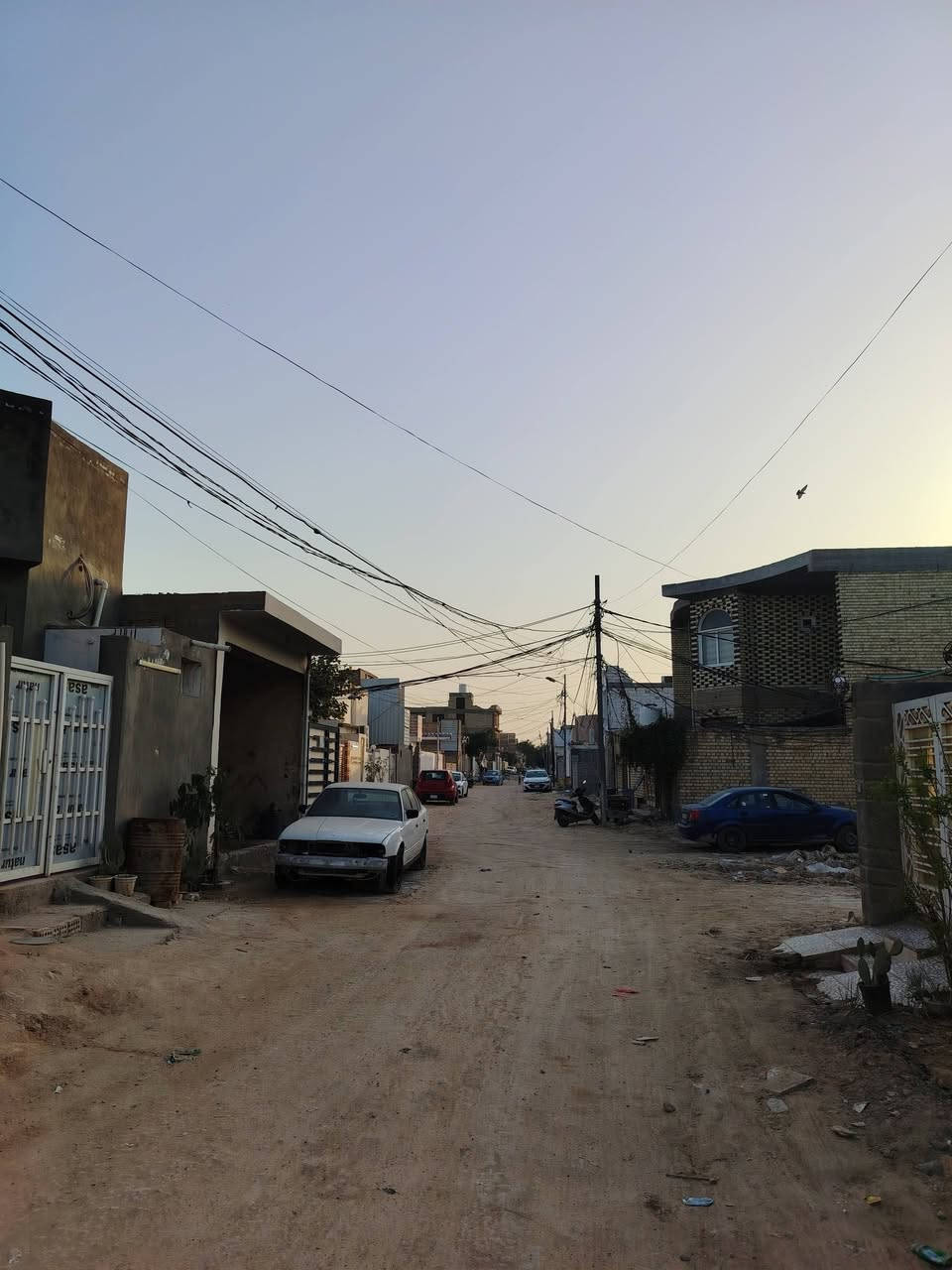 السلام عليكم بيت للبيع في السهيليه خلف اقسام داخليه 100 متر البناء طابق ونص السعر والاستفسار على الرقم ***********
