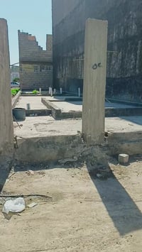 قطعه 100 متره سنه 25 للبيع شارع المركز براء ابو وليد اي استفسار على رق...