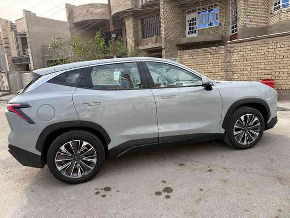 السلام عليكم 
للاستفسار ***********
 جيتور داشنك لون سمنتي مميز
ضمان شركه هارلم 10 سنوات وكيلو متر مفتوح
السعر ((162)) ورقه بيه مجال بسيط السياره بعده على وضع الشركه ((مكفوله من الصبغ وعلى ايد وحده وكافه الصيانه داخل الشركه ماشيه 35 فقط
للبيع جيتور داشينك خليجي 2024 لون سمنتي مميز 
تحكم بسياره الصوتيه بصمة تشغيل عن بعد شاشة كبيرة لمس نفكيشن كاميرا خلفية دوارة تحكمات بالستيرن وكروز سرعة بلوتوث وحاكية تلفون ايرباك شحن واير ليز تبريد شاشة لمس قطعتين هاند بريك بصمة مانع انزلاق وانحدار اوتو هولد كشنات جلد ابيض رياضية اشارة بالمري حساسات 360 درجه لايت متحرك عند الاستداره وحساس اطارات وحساس مطر انارة اوتو وعدسة متحركة زنون بالمازدة الامامية ولد نهاري زنون بك لايت لد ترايش الابواب والشباك الامامي استيل ABS مخارج
‏ AUX  USB  GPS
بصمة تشغيل عن بعد ويل كب حجم 19 محرك ٤ سلندر حجم 1500 تيربو محرك اقتصادي وراقي بدون دوانز كير اوتوماتيك والشراي يتصل على رقمي واني حاضر  السعر 162 ورقه مجال بسيط جدا 
مكان بغداد الدوره بغداد
