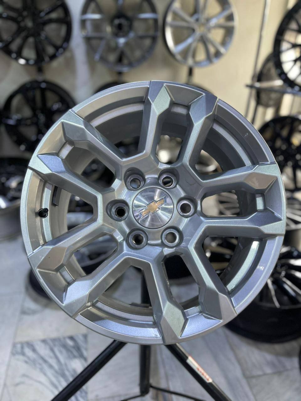 السلام عليكم ويلات اصليه حجم 18  تاهو موديل 25
***********
