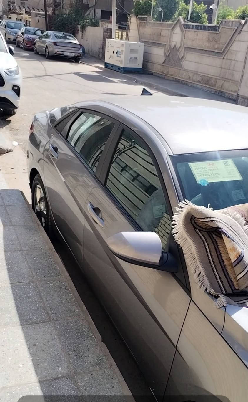 سلام عليكم النترا ٢٣ وارد أمريكي  محرك ٢٠٠٠،، ليبل واحد بدون تبديل صبغ فقط، ماشيه اقل ٣٠ الف ميل،، ٤٠ الف كيلومتر،، حادثه خشم جاملغ بدون دواخل،، وباب خلفي صبغ  سياره جديده،،  السعر ١٤٠ الشراي يتصل *********** بغداد تحياتي،،
