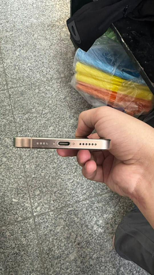 السلام عليكم ايفون 16 برو ماكس 256 بطاريه 96 نزلت غراضه كامله 
مكاني بغداد الزعفرانيه 
السعر 1400 
مكاني بغداد الزعفرانيه

***********
