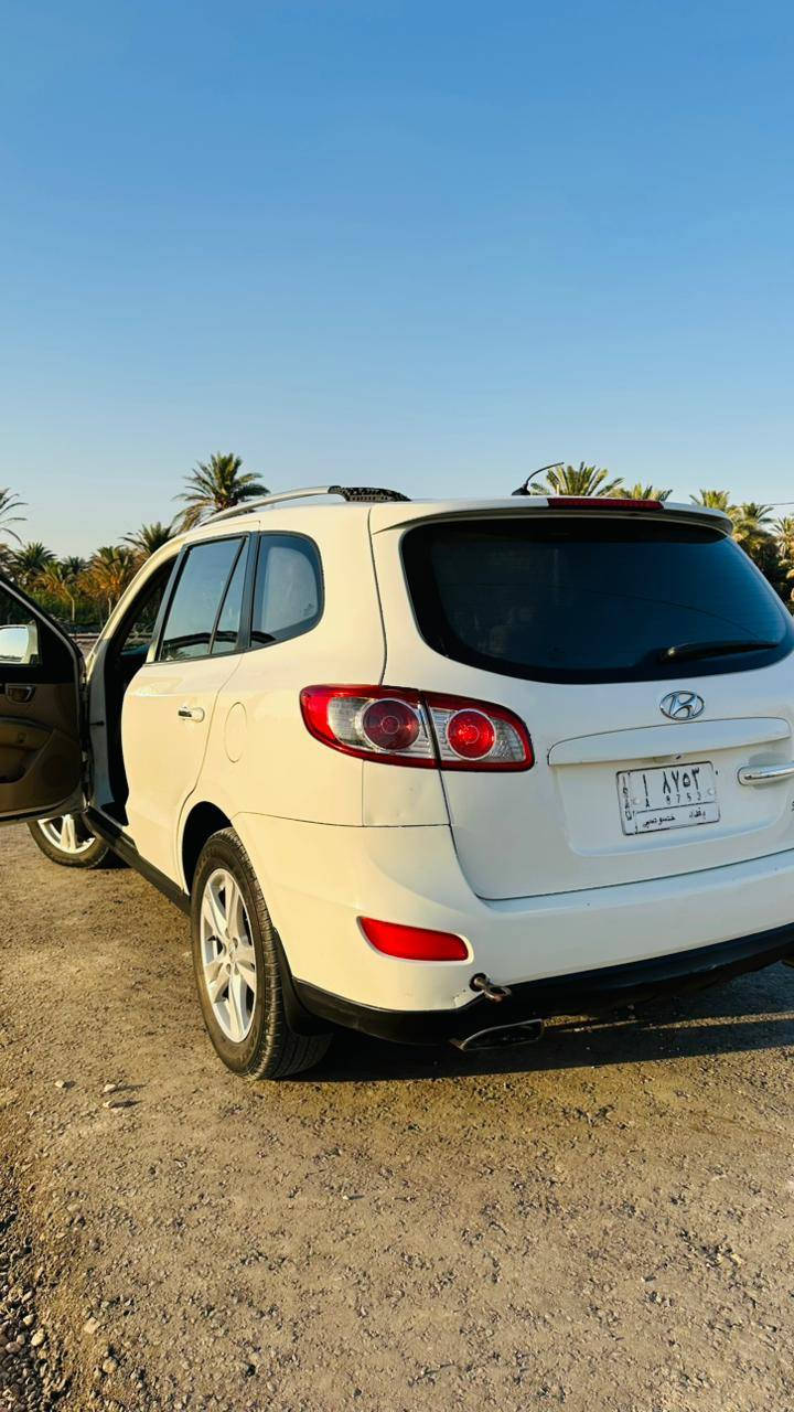 سلام عليكم..
سنتافي 2011..خليجي 
مكينة V.6  مبدلة جديدة 

السيارة فول موصفات بيه بارد يم قبق الجنطة شي بسيط والباقي كفالة بدون صبغ رقم بغداد باسمي السعر 162 بيه مجال                ***********
