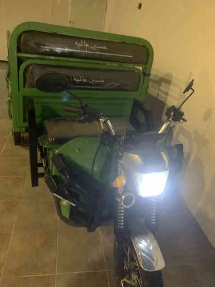 السلام عليكم 
مكلف بالنشر ستوته شحن للبيع 

مواصفات بطاريات دبل بدي جبير يسموها شبح تايرات عراض جوبلس تتحمل ٥٠٠ كيلو جنطه سماعات بدي كلاب لايتات كله شغال بيها جك سرعه بالوزن الثقيل نضيفه وما متعوبه

للتواصل ***********
