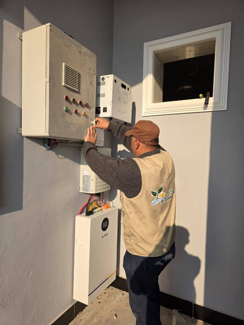 تم تنصيب منظومه طاقه شمسيه بقدره 20 امبير نهارا 20 امبير ليلا من قبل كادر مكتب الهندسي لحلول الطاقه  الشمسيه من قبل كادر متخصص واجهزه ذات كواليتي عالي بارقى المواصفات العالميه مستعدون لتنصيب منظومات الطاقه الشمسيه وبكل الاحجام وفق اعلى المواصفات العالميه تقنيه وجوده عاليه للاستعلام التواصل مع مكتبنا على الارقام التاليه

***********

***********
موقع المكتب ديالى بعقوبه قرب تقاطع القدس
