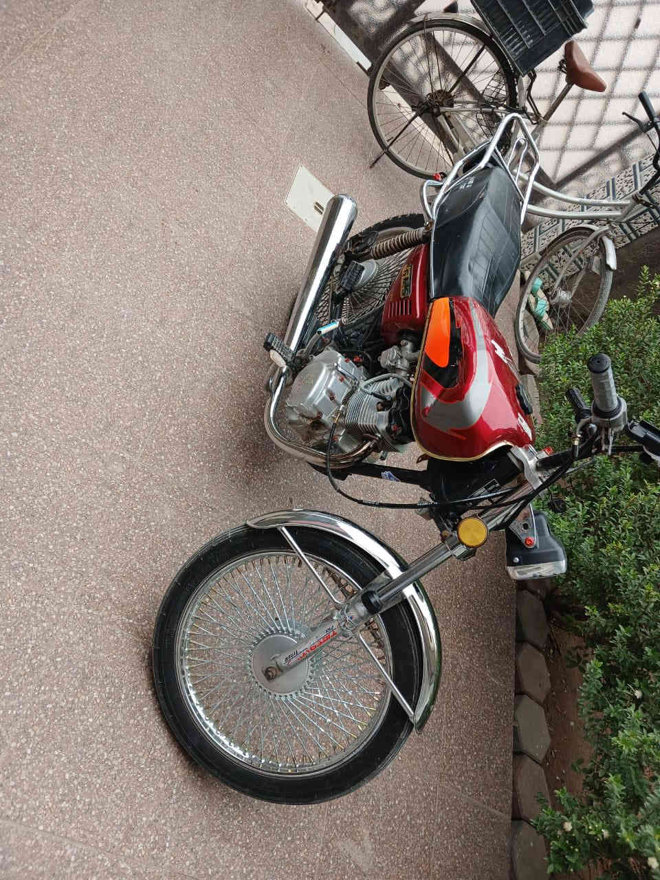 السلام عليكم دراجه 4 كير تايكر للبيع كلك موديل 2021 السعر 350 وبيها مجال يرضيك عنواني ناحيه سيد شهداء المزرعه للتفاصيل اكثر ***********
