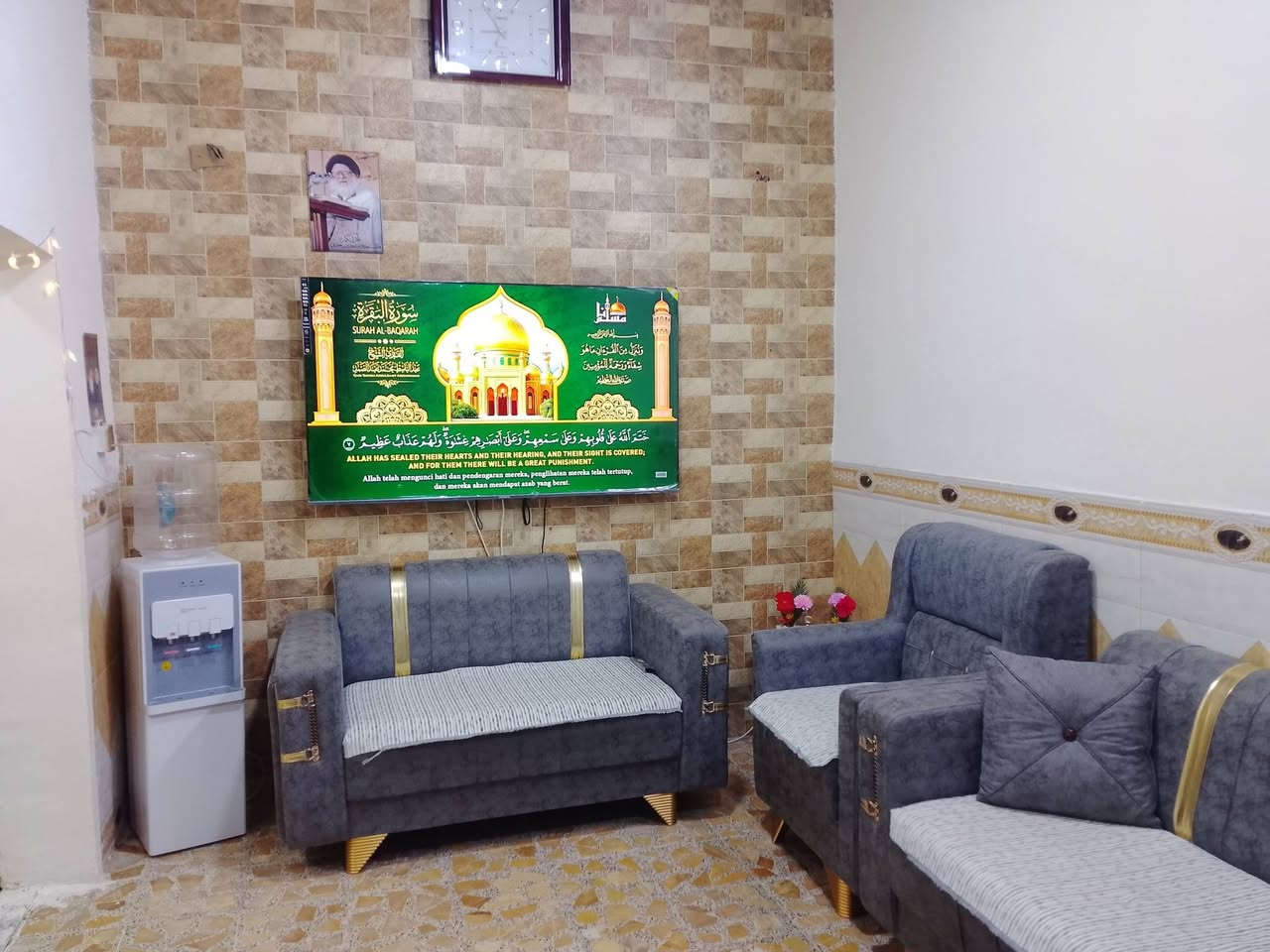 السلام عليكم بيت للبيع الشعب حي البساتين على الشارع العام على التبليط البيت نضيف طابق ونص للاستفسار ***********
