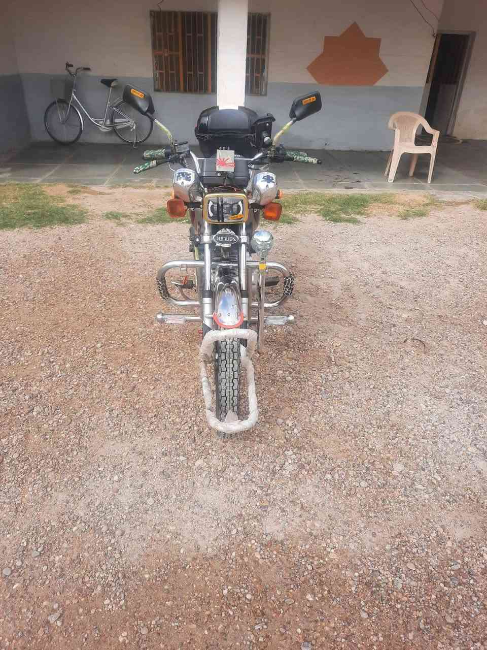 سلام عليكم ايراني للبيع موديل 22 بعده جديد مكفول من كلشي سعره 600 قفل قفل مكاني الخالديه ***********
