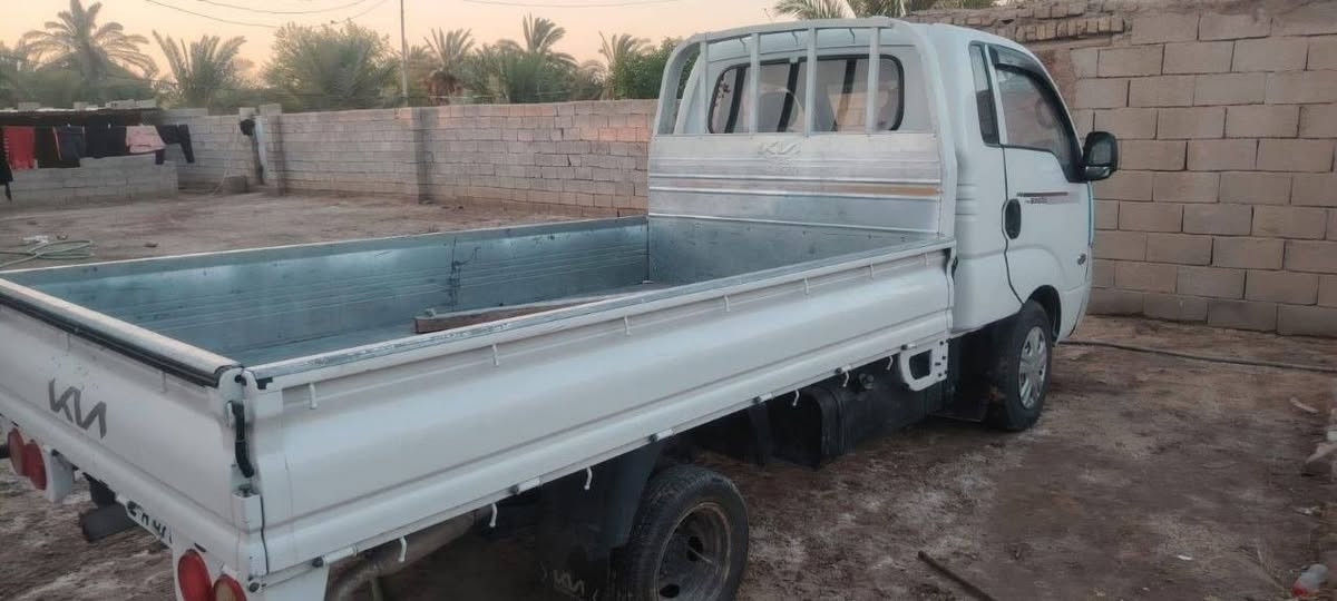 السلام عليكم
بنگو ادوات   نثيه مسكر سبلاين 
بيها گصه شاصي 
النمره الثالثه تقرر قره خفيفه
السياره جاهزه وحلوه 
السعر 50وبيها مجال 
المكان العماره ميسان 
تفاصيل اكثر تفظل خاص الصفه
***********
