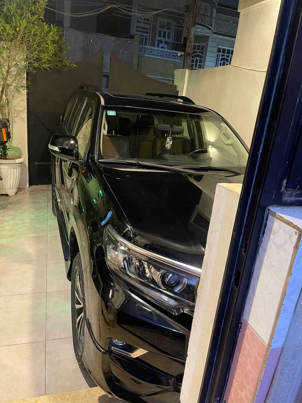 برادو ٢٠٢٢ سبعينيه وكالة ساز ماشيا ٣٩ الف كم مكفوله من الصبغ والبارد بغداد باسمي *********** مكانها بغداد الشعب
