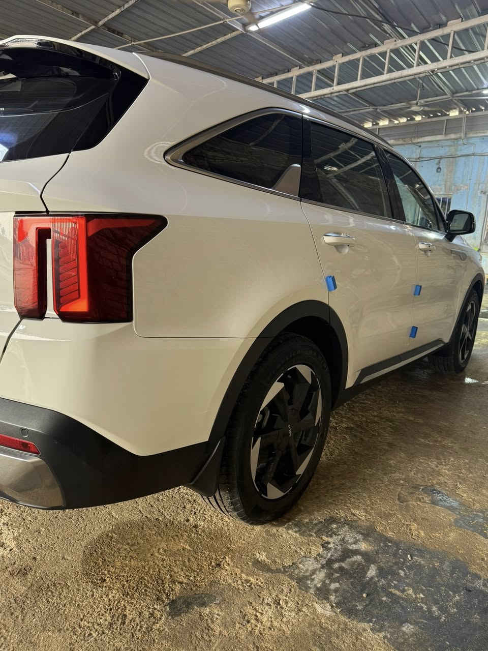 بسم الله. كيا سورنتو للبيع موديل 2024 السياره ماشيه66 الف    مواصفات السياره  
   

اناره محيطيه متعدده الألوان 
لايت زنون عالي ناصي
لايت خلفي امامي LED
 
محرك 6 سلندر
كير ماوس
كشنات كهربائي
هندبرك دكمه 
وضعيات قياده 
مساعده منحدرات 
جنطه كهرباء
تشغيل عن بعد 
بردات خلفيه
شاشه متصل  
شاحن وايرلس 
كيجات متغير الكتروني وعادي
نقطه عمياء
شاشه لمس متغير التحكم 
ستيرن فول تحكم
7راكب
الاناره الداخليه LED
دخول بصمه ذكي
حساس امامي
حساس خلفي
قبضات الباب الالمنيوم 
مري شفط
حاملات اكواب 
جام 4 AOT
تشغيل عن بعد 
موقع السيارة الديوانيه  للاستفسار ***********
