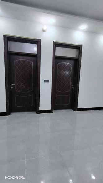 بيت للبيع 100 متر مربعه البيع على شارع المطار مقابيل ملحق القريه ماء وكهرباء واتبليط الحد باب بيت طابو زرعي سند 25 بناء طابوك جمهوري صب كونكريت سيراميك بورسلين ثقيل الاستفسار خاص او اتصال على الأرقام التالية ***********.... *********** أو تساب
