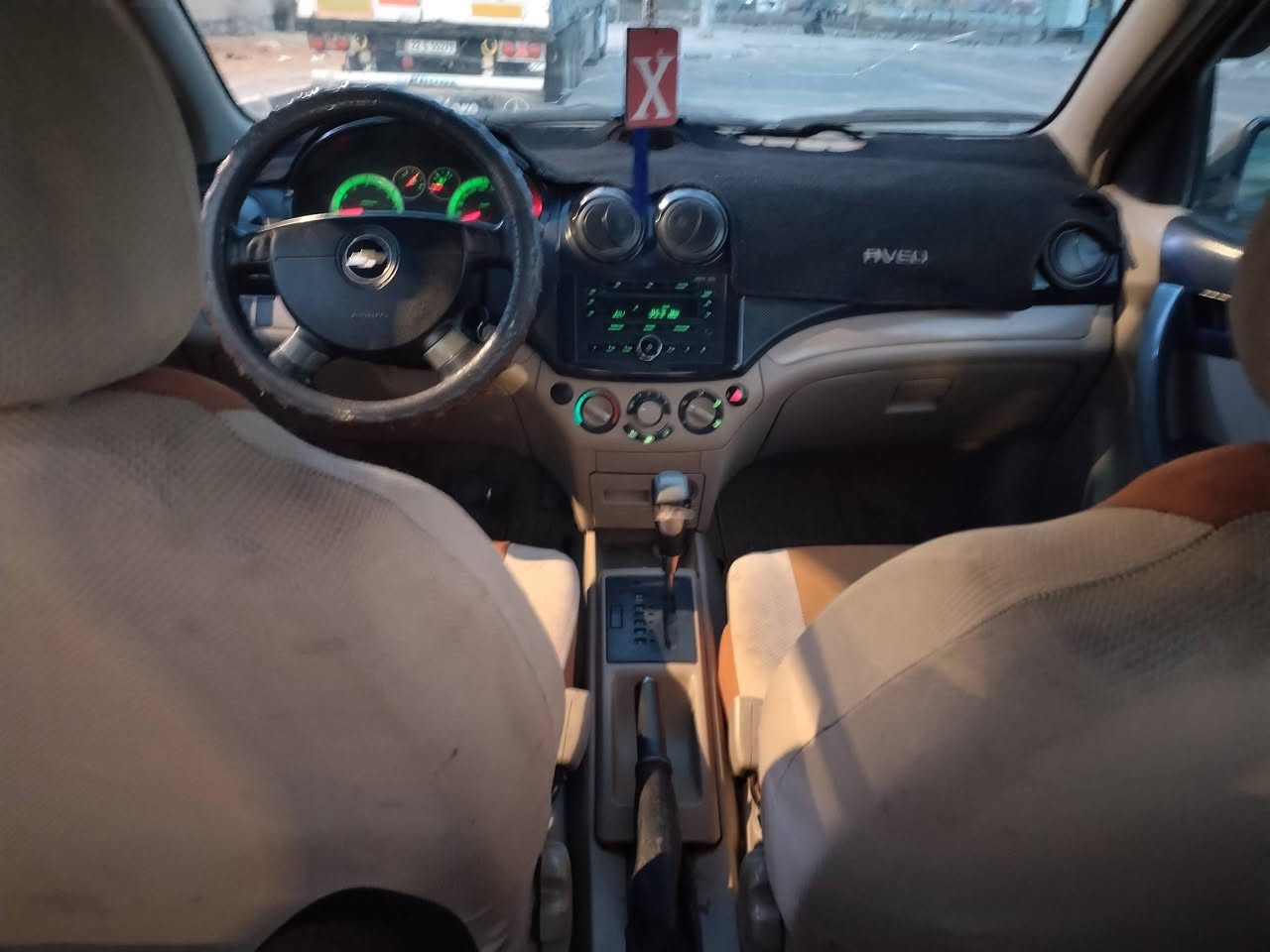 آفيو موديل 2011 مكفوله كير ومكينه وحداديه وصدر وتخم تاير تبريد كهربائيته كله شغاله  السنويه لل 2029 السعر 62 وبيه مجال اتصل ***********
