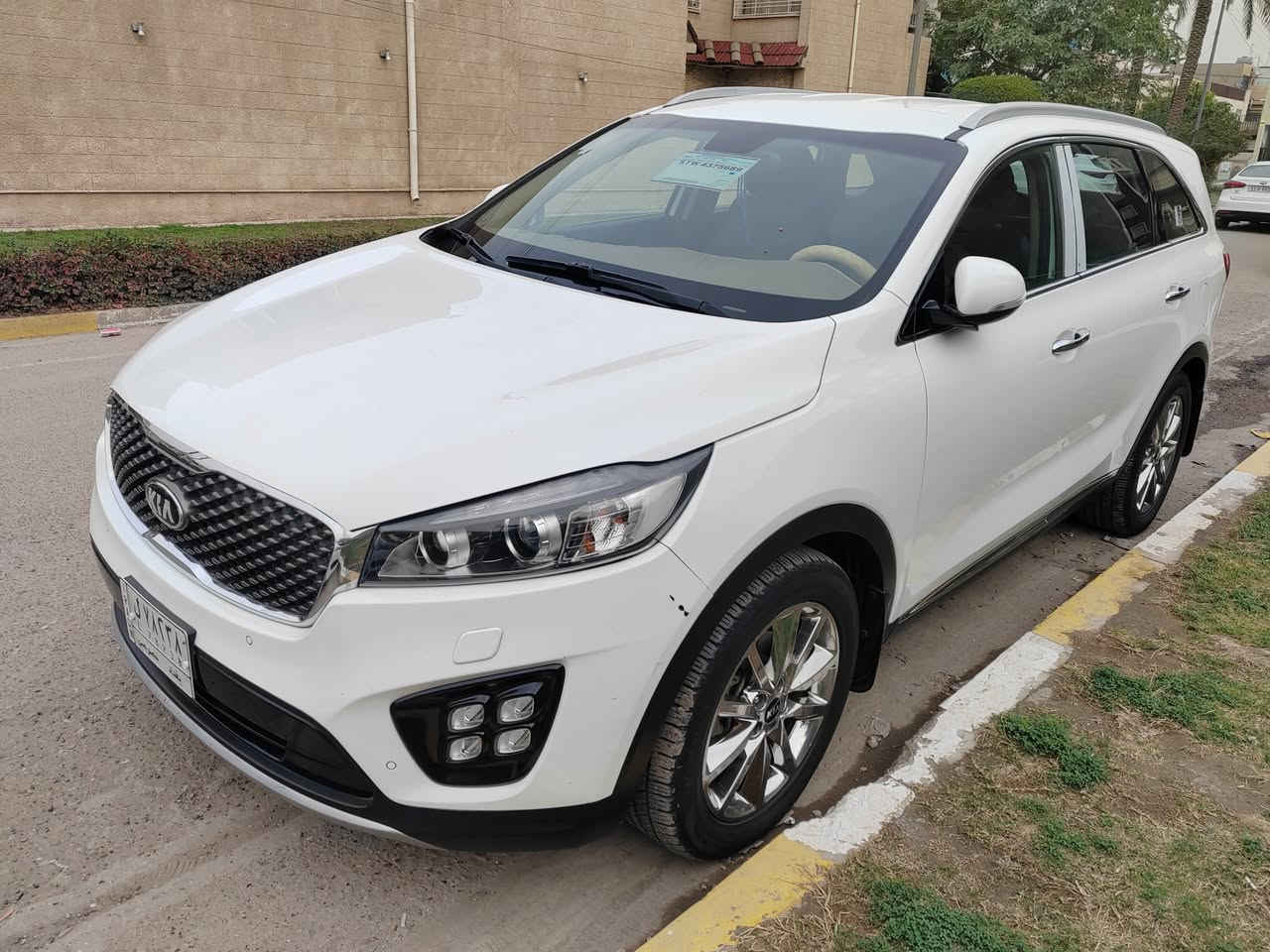 السلام عليكم  
كيا سورنتو موديل 2018 خليجي كفالة ماعدا بارد قليل بالباب خلف الصدر + شخط بنفس الجهة موضح بالفديو والصور + ملاحظات بسيطة 

حدادية جديدة جداً 
 رقم بغداد 
 مامتعوبة نظيفة  
  ماشية 80 الف وقابل للزيادة
مواصفات السيارة 
بصمات ابواب 
بصمة تشغيل عدد 2
بصمة باب الصندوق 
صندوق كهرباء مع شفط
اشاير بالمري 
المري شفط
كامرا خلفية دوارة 
ويل كروم 19
نظام ترحيب  
زركات لايت
لد امامي
لد خلفي 
كشافات ضباب امامي 
كشافات ضبابي خلفي
حجم المكينة 6 سلندر المرغوبة
بردات تضليل خلفية بلادية 
كشنات جلد بلاديه
كشنات 2 كهربائي
مخارج اواكس يو اس بي
عدد المقاعد 7 راكب 
حساس امامي 
حساس خلفي 
مساعد ركن السيار
ستيرن كهرباء 
تحكم ستيرن  جهتين
نظام ايكو 
نظام سبورت 
نظام نورمال 
تبريد 3 قطع  ثلج الحمدلله 
ومواصفات اخرى 
مكان السيارة بغداد زيونة 
رقم الهاتف *********** 
السعر 235  وبيها مجال بسيط
للطيبين
