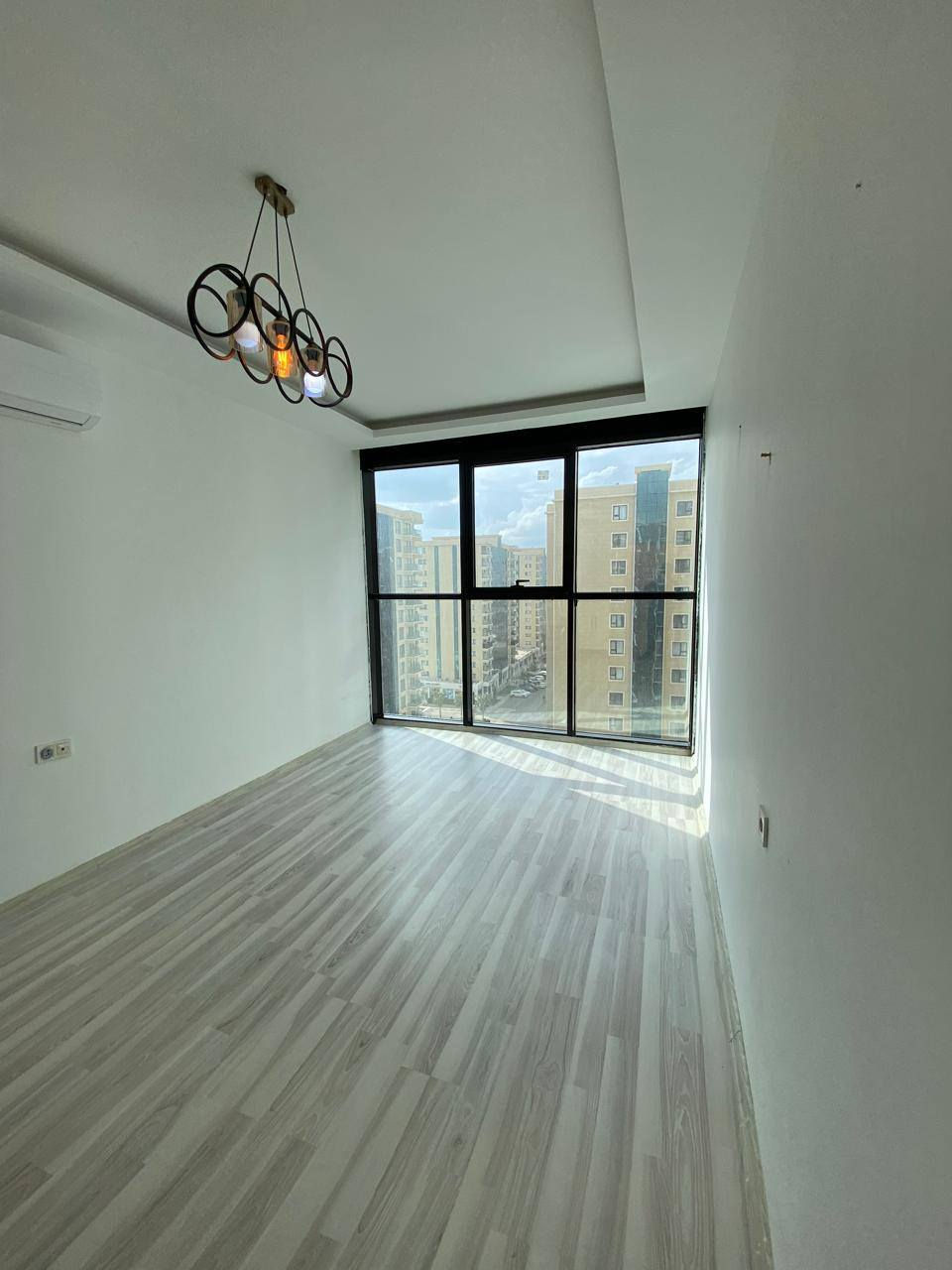 شقة للبيع بل لالاف ستى على شارع ١٥٠
غرفيتن نوم صالة
شقة كلش نضيف واجهة داخلي طابق ٩

https://wa.me/9647502881154 أربيل, العراق
