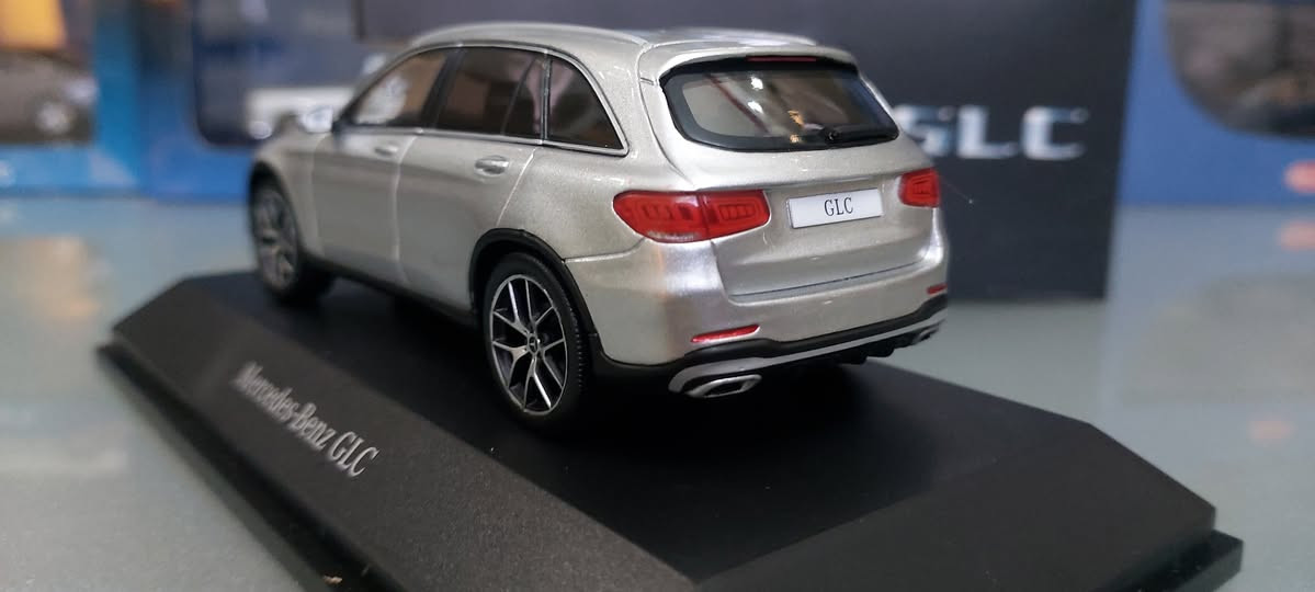 Mercedes GLC 1/43 
Dealer Edition


**إذا كنت صاحب هذا الإعلان وتريد حذفه لأي سبب، رجاءا أرسل رسالة إلى الدعم الفني**