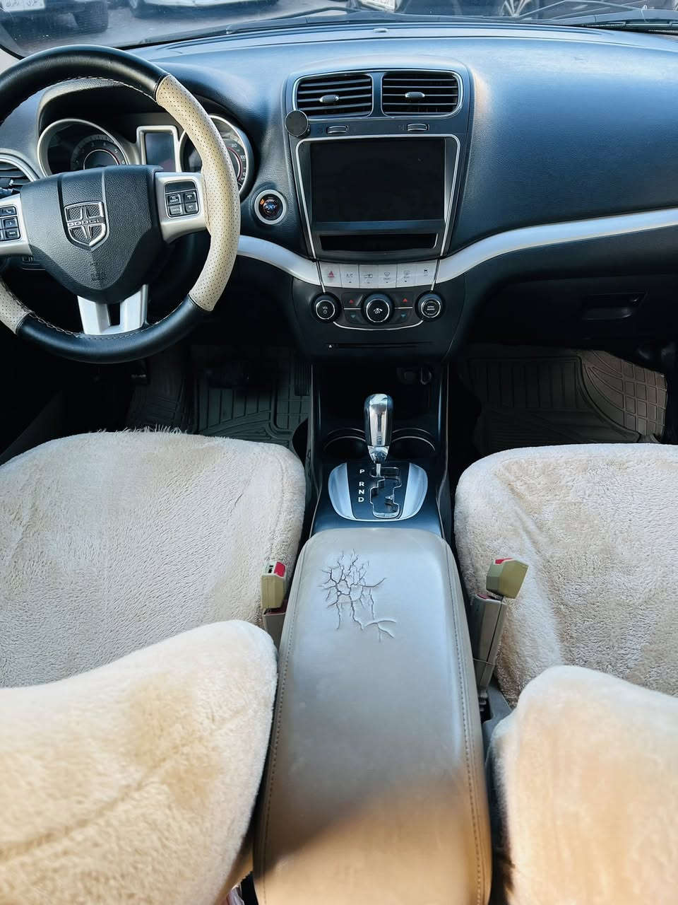 دوج جوني 
موديل 2011
 محرك 3600
محرك 6 سلندر 
سياره بدون صبخ و دعم شرط 
موصفات بصمه تحكم ستيرن 
شاشه كبير 
كشن كهربائي 
رقم دهوك 
***********
مكلف بلنشر
