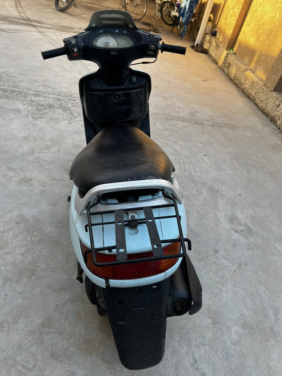 دراجه فراشه نضيفه وكهربائياتها كلها شغاله وبيها باتري ومكينتها زينه وحلوه بالمعدل بس بيها بخار والباتري نقص شحن وتشتغل وتمشي وحلوه الدراجه مكاني نجف عباسيه رايدها ب250 ما تحصل هيج نضافه بهيج سعر  للاستفسار اكثر اتصل على ***********
