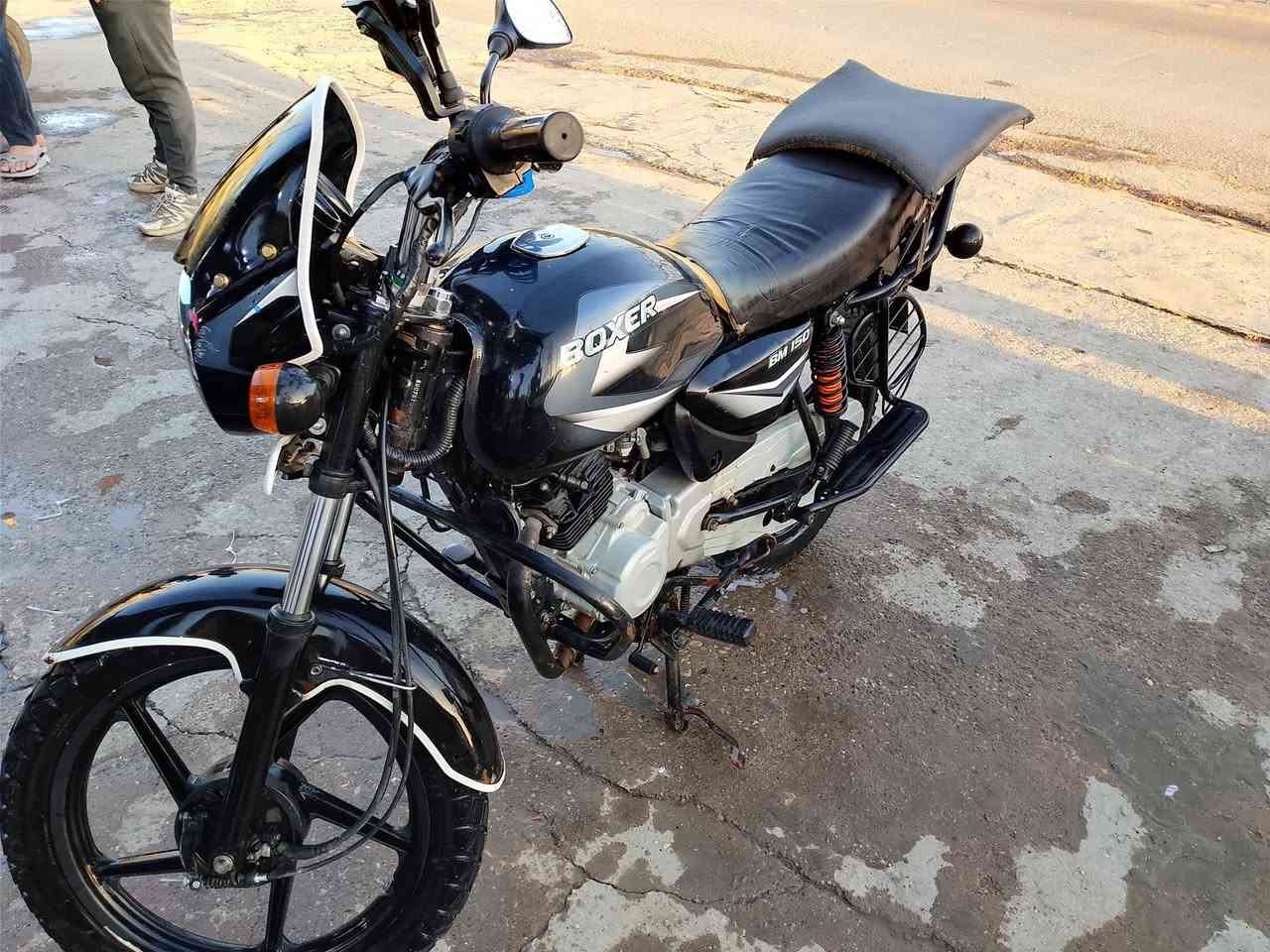 السلام عليكم بوكسر 2022كلاسك مرقمة بسمي تحويل مباشر تخم تاير جديد كهربائياتهة كلهة شغالة مجفتهة مره وحدة تجفبت وكالة دراجه علي ايدي السعر 2000مليونين وبيهة مجال مكاني بغداد البلديات ***********
