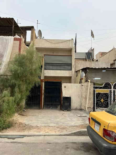 للبيع مشتمل قديم يعتبر ارض حالياً بي وارد مليون بالشهر اليحب يستثمره ويبقي المؤجر او نفرغه اله يستلمه فارغ المساحه ١٠٢ متر الواجهه ٤،٠٨ والنزال ٢٥ يحتوي كل طابق على صاله ومطبخ وخدمات وغرفة نوم الموقع شارع فلسطين العقاري محله ٥٠٢ خلف حسينية حجيه فاطمه الفرع نافد وعريض 
للاتصال *********** او *********** شركة الخيمه للعقار السعر عالخاص راسلني لو تتصل
