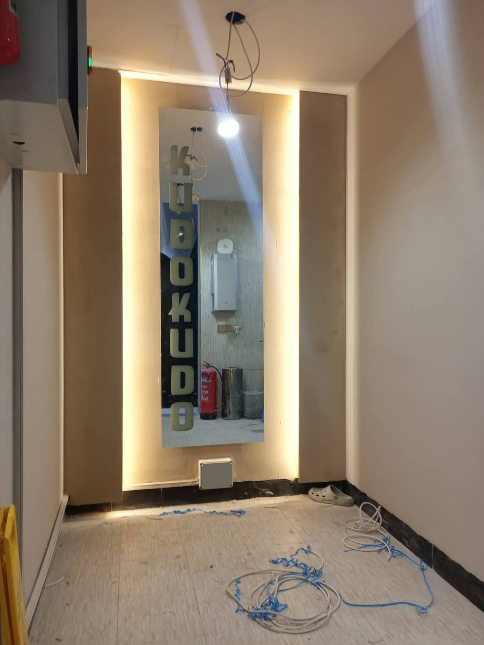 محمود گروب للمرايا والديكور بأحدث اجهزة cncو LD وطباعة اللوگو وبأسعار تنافسيه وبعمل يضاهي العمل التركي كل ماعليك ان تتصل وتطلب الشكل اليعجبك وتوصلك لباب محلك للطلب والاستفسار ***********
