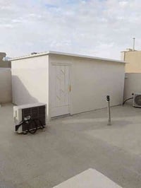 حدادة عامه متنقله لكافة اعمال الحداده ابواب شبابيك مناور سقائف كل شي و...