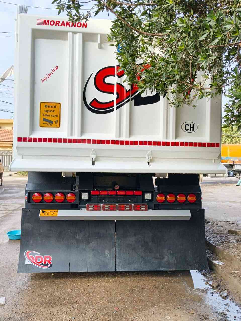 السلام عليكم عربانه للبيع جديده زيرو تخم تاير ويل الماني مكاني بغداد 
***********
