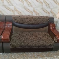 ٢ قنفات • ٢ كراسي • بغداد