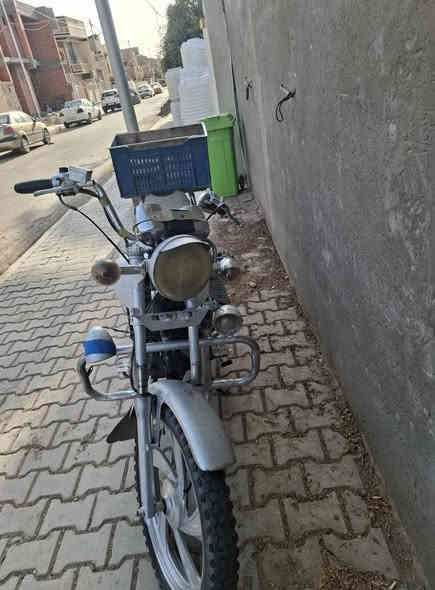 اخوان السلام عليكم ورحمة الله وبركاته دراجه جني دبل بلك للبيع الدراجه شغاله سلف وبندر كهربائيات شغاله السعر 300 الف وبيه مجال *********** هذا رقمي
