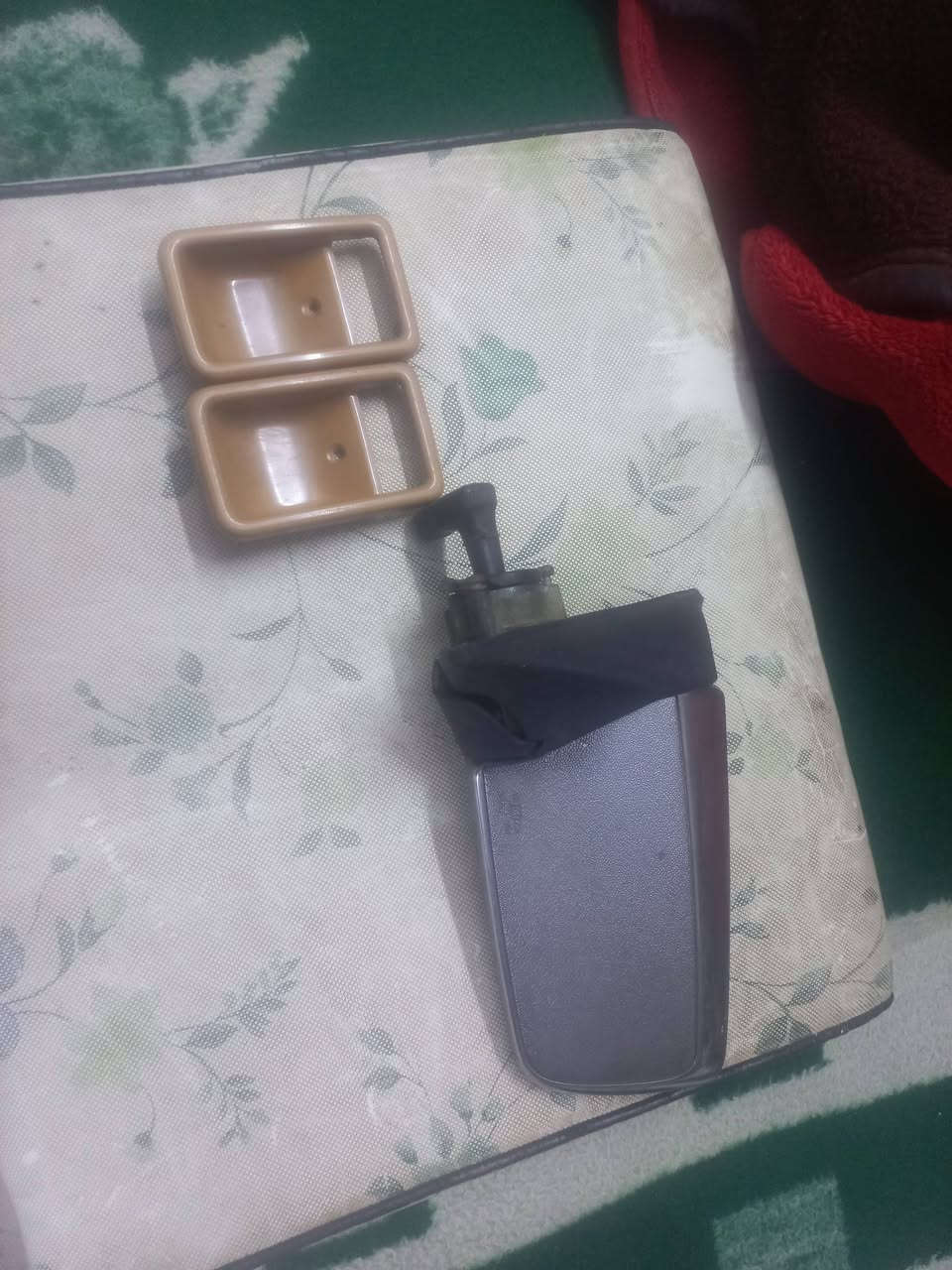 السلام عليكم مرايا كرونا ايسر اصلي
وكفر مال يده داخليه السعر ٣٥ 
واتساب ***********
