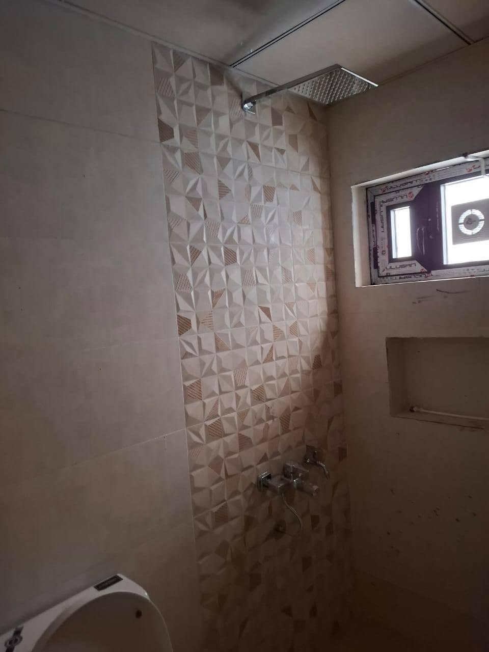 🏡 منزل مميز للإيجار – شارع أبو طيارة قرب الماكس مول
✨ المساحة: 138 م² 🔹 طابقين بتصميم عملي ومريح:
• الطابق الأرضي: مطبخ واسع، صالة أنيقة، غرفة نوم، حمام وتواليت.
• الطابق الأول: غرفتا نوم، حمام وتواليت، مطبخ صغير، وبالكونة مطلة.
💧 تجهيزات متكاملة:
• خزان ماء مستقل لكل طابق.
• سخان ماء مستقل لكل طابق.
• مضخة ماء لضمان تدفق قوي.
🚗 كراج كبير يتسع لسيارتك براحة.
📞 للاستفسار والاتصال:  ***********
