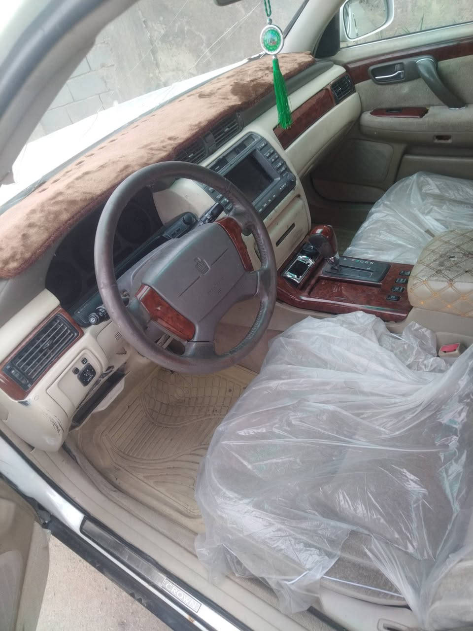 السلام عليكم
ادوات ادوات ادوات
للبيع
كراون ملكه ادوات كصة قماره اربع دكم موديل 2003
فول مواصفات اربع دگم محرك ديفور الجبير كشنات كهربائيه ثنين تبريد ثلج سنتر لوك  مثبت سرعه شاشه تخم تايرات جدد حداديه جديده كير و محرك فوول اكفل السياره من السرقه و العشائر علما السياره كصة قماره فقط السعر 42 بيها مجال
العنوان بصرة هارثة رقم الهاتف.   ***********
