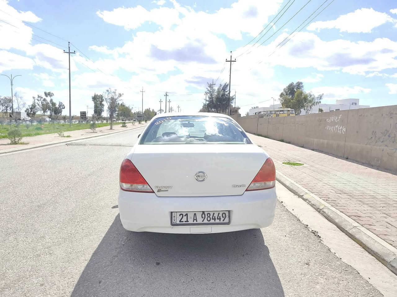 نیسان سەنی یابانی 2010مەکینە بیلاد ڕەش نەکراوەتەوە سەنەوی تا 2027 تازەیە زۆر پاکە ماڵی دۆستە 
تەنها یەک پەڵە بۆیاخی هەیە لای بۆنیتەکەی دیاریم  کردووە 
هەر چوار تایەکەی  تازەیە ناو فۆرمیکایە نرخی 103 و معامەلە 
***********
