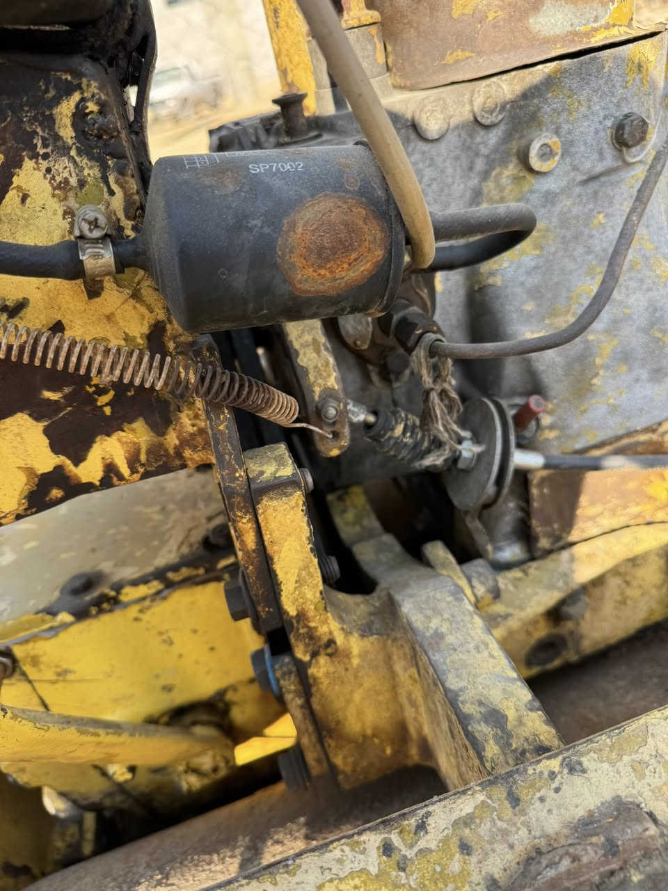 السلام عليكم حادله بوماك.للبيع شغاله هزاز درجه أولى روله 80cm الكزوز موجود فقط الكور يزت دهن ويرادلها فلتر مال كاز . 
والمكينه جديده سلف كامله برغي ما مفتوح بيها . لبيع مكينه ولحادله مابيع بس واحد ثنينهم سويه مكاني موصل حي الحدباء ***********/*********** شراي اتصل
سعرها 15 ورقه وبيها مجال بسيط 🔝
